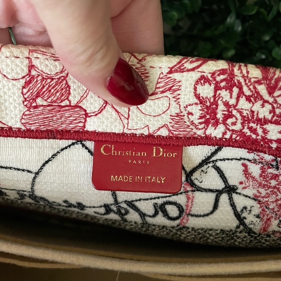 Christian Dior Limited Edition Valentines Day Medium Book Tote Authentic - Picture 6 of 12